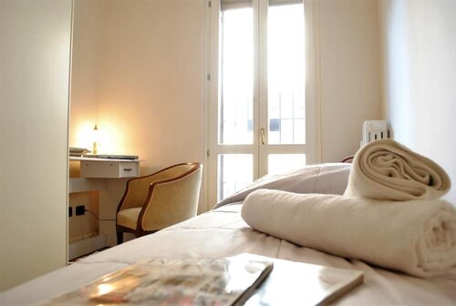 Dreaming Piazza Bra Rooms, Забронировать Гостевой дом исторический центр Верона, рядом с Площадь Пьяцца-делле-Эрбе