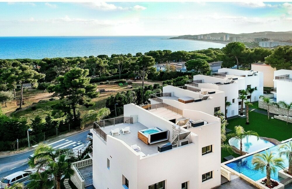 Calma Holiday Villas