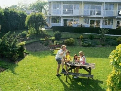 Pontins - Prestatyn Sands Holiday Park, Забронировать Отель Престатин Клоид, рядом с Nova Centre