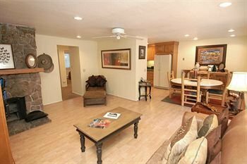Silverglo 2 Bedroom, Забронировать Отель Отели Аспен с парковкой, Парковка