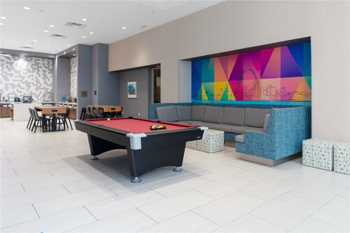 Home2 Suites By Hilton St Louis Downtown, Забронировать Отель Отели Сент-Луис с парковкой, рядом с Автобусный вокзал компании Greyhound, Парковка