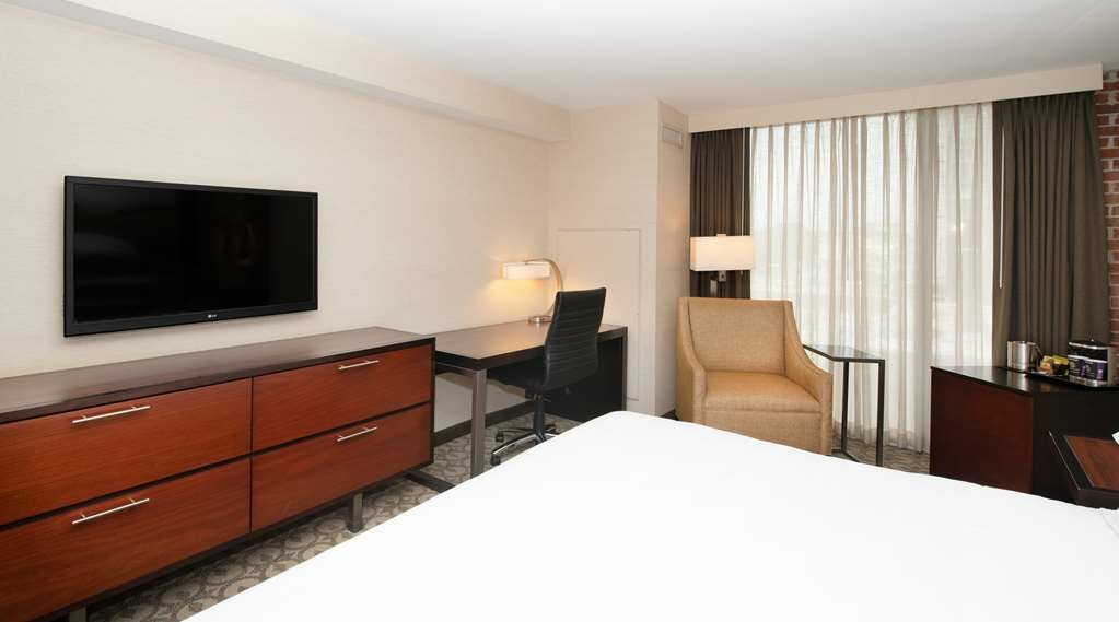 DoubleTree by Hilton Hotel & Suites Charleston Airport