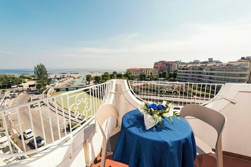 Hotel Alexander, Забронировать Отель Каттолика Побережье Римини