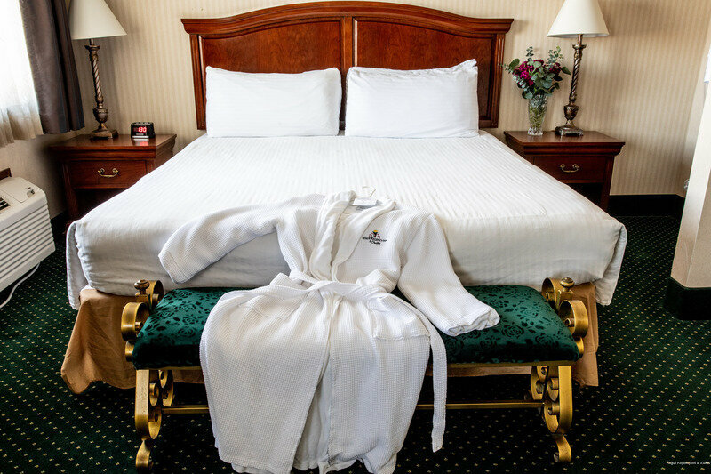 Rogue Regency Inn & Suites