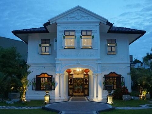 Sound Gallery House - SHA Plus, Забронировать Хостел Пхукет Таун Пхукет, рядом с Храм Банг Неоу