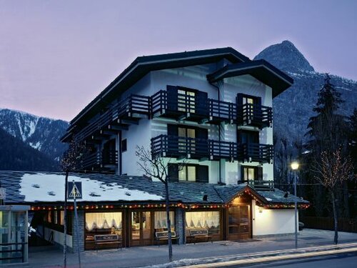 Hotel Les Jumeaux Courmayeur, Забронировать Отель Отели Валле д'аосты с питанием, Пансион