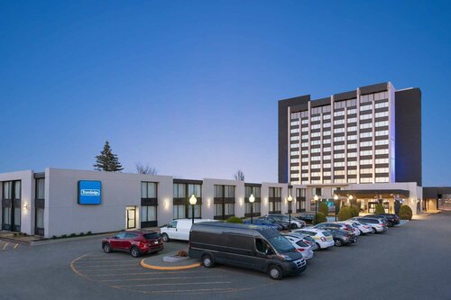Travelodge by Wyndham Quebec City Hotel & Convention Centre, Забронировать Отель Квебек Quebec city and area, рядом с Skyspa