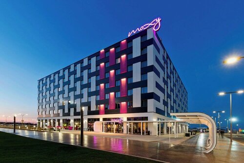 MOXY Vienna Airport, 예약 호텔 Schwechat Vienna surrounding