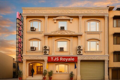 Hotel TJS Royale, Забронировать Отель Карол-Бах 