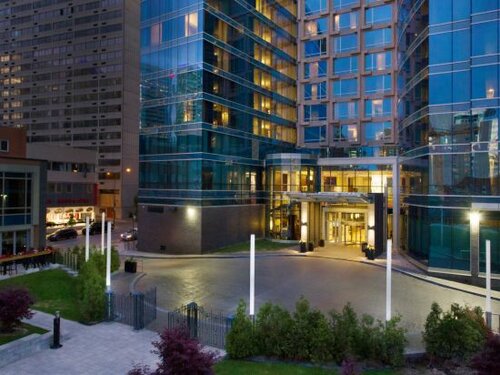 Courtyard par Marriott Montréal Centre-ville, Забронировать Отель Отели Монреаля с парковкой, рядом с Place Dupuis, Парковка