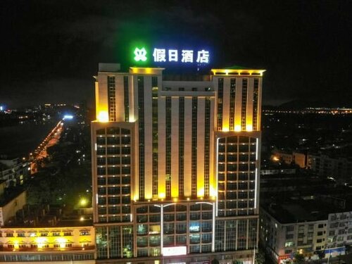 Holiday Hotel