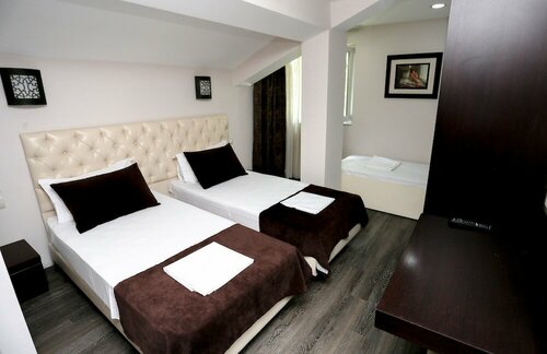Hotel Town House, Rezervasyon Otel Tirana County otoparklı oteller, Otopark