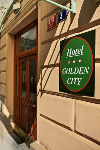 Hotel Golden City Garni, Забронировать Отель Отели Праги с парковкой, рядом с Национальный памятник на Виткове, Парковка