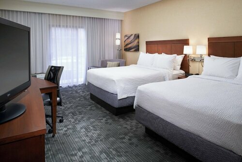 Courtyard Detroit Dearborn, Забронировать Отель Дерборн Detroit Metropolitan Area