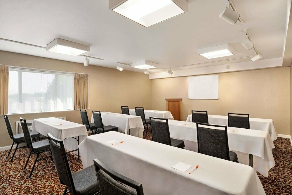 Howard Johnson by Wyndham South Portland