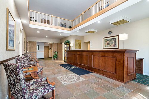 Quality Inn & Suites Schoharie near Howe Caverns, Забронировать Отель Шохари 