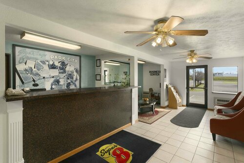 Super 8 by Wyndham Park City/North Wichita Area, Забронировать Отель Парк-Сити Канзас