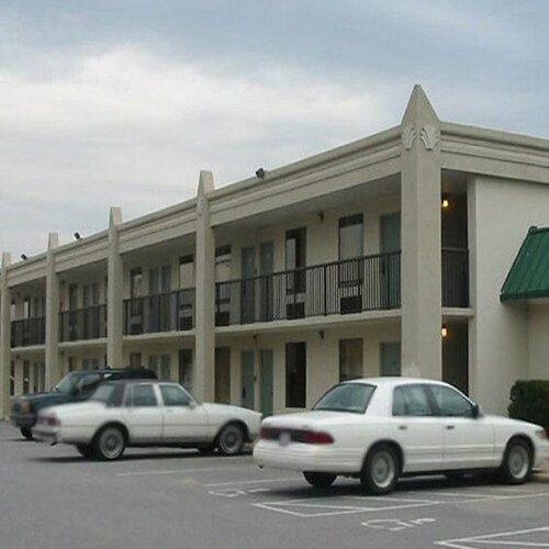 Red Roof Inn & Suites Wilkesboro, Забронировать Отель Отели Уилксборо с парковкой, Парковка