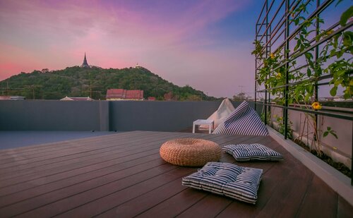 Chedi View Hostel & Rooftop Bar, Rezervovat Hotel Petchaburi Central Thailand