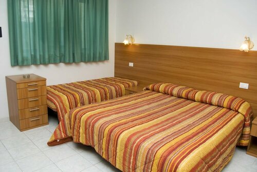 Hotel California, Buchen Sie Hotel Günstige Hotels in Latium