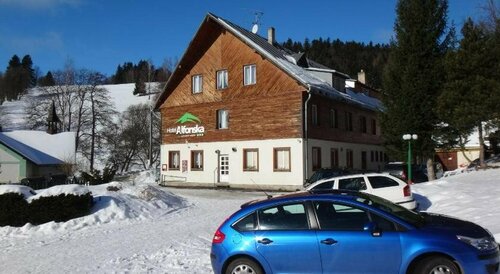 Hotel ALFONSKA, Rezerwuj Hotel Hotele w Benecko z basenem, w pobliżu Liška, Basen