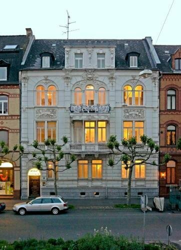 Hotel zum Scheppen Eck, Забронировать Отель Бибрих Висбаден