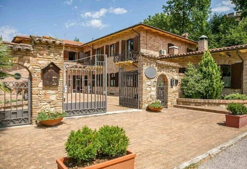 Villa Serra Alta, Boek Villa Hotels in Fermignano met zwembad, Zwembad
