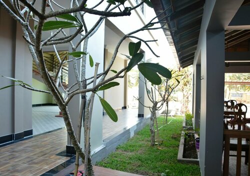 Neakru Guesthouse and Restaurant, Book Hotel Hoteller i Kampot-provinsen med parkering, Parkering