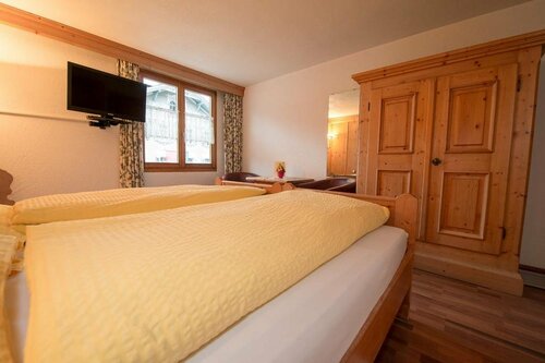 Crusch Alba, Rezervați Hotel Crusch Grisons