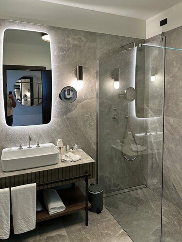Maximilian Suites