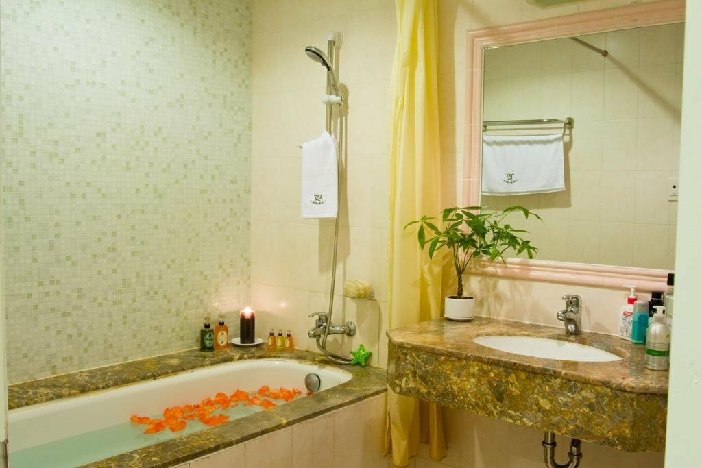 Queen Central Hotel 2