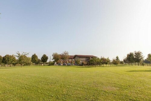 Cascina Serenella B&B, Rezervați Bed and Breakfast Calcinato Lombardia