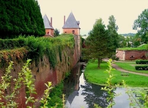 L'Auberge des Remparts, Đặt Nhà khách  