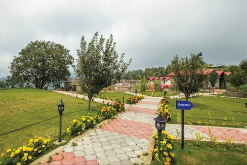 Vue Magique Resorts and Camps, Забронировать Отель Отели Дхарампур с парковкой, Парковка