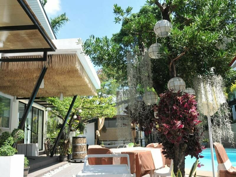 Date & Dine Resort