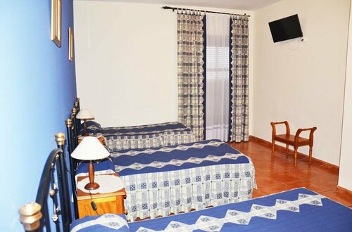 Hostal La Dehesa, Забронировать Отель Отели Алькарасехос с завтраком, Завтраки