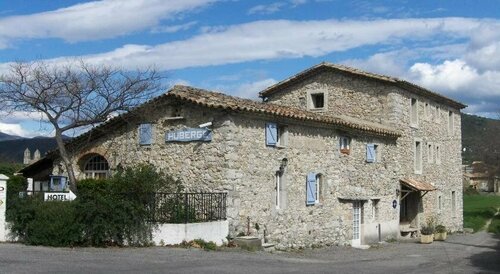 L'Auberge Cigaloise, Book Hotel Hoteller i Rhône-Alps med parkering, Parkering