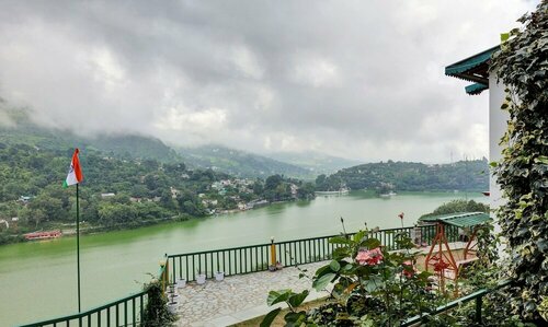 Treebo Vista Lago With Lake View, Забронировать Отель Отели Бхимтал 3 звезды, рядом с Озеро Бхимтал, 3*