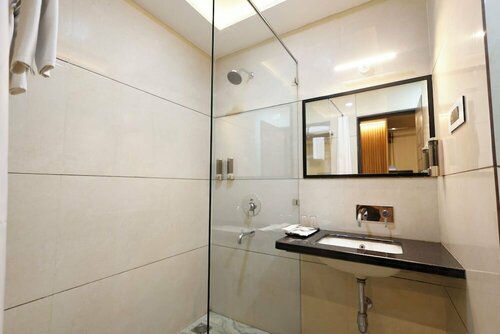 Hotel Dolphin Grand, Забронировать Отель Варанаси штат Уттар-Прадеш, рядом с Jantar Mantar Mandir