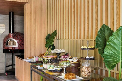 Ramada Encore by Wyndham Indore Nipania, Забронировать Отель Отели Индаура с бассейном, рядом с ISKCON Indore, Бассейн