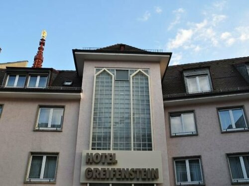 Greifensteiner Hof, Забронировать Отель Отели Вюрцбурга с парковкой, рядом с Lusamgartlein, Парковка