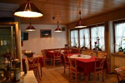 Gaestehaus Tagescafe Eckenfels, Забронировать Отель Ольсбах Шварцвальд