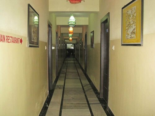Hotel Arya Palace, Rezerwuj Hotel Puri Orissa