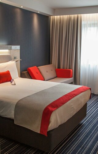 Holiday Inn Express Slough by IHG, Book Hotel Hoteller i Slough med pool, Swimmingpool