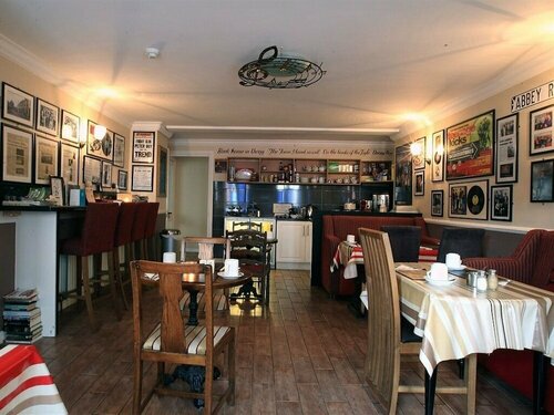 Abbey Bed and Breakfast, Забронировать Отель «постель и завтрак» Отели Графства Лондондерри с парковкой, Парковка