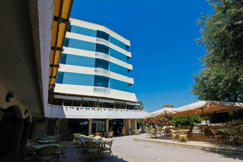 Grand Hotel Azzurra Club, Забронировать Отель Отели Лидо-Адриано с бассейном, Бассейн