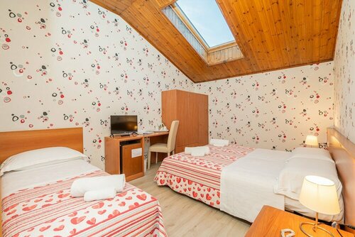 Hotel Donatello, Забронировать Отель Отели Болоньи с парковкой, рядом с Церковь Сан-Джакомо Маджоре, Парковка