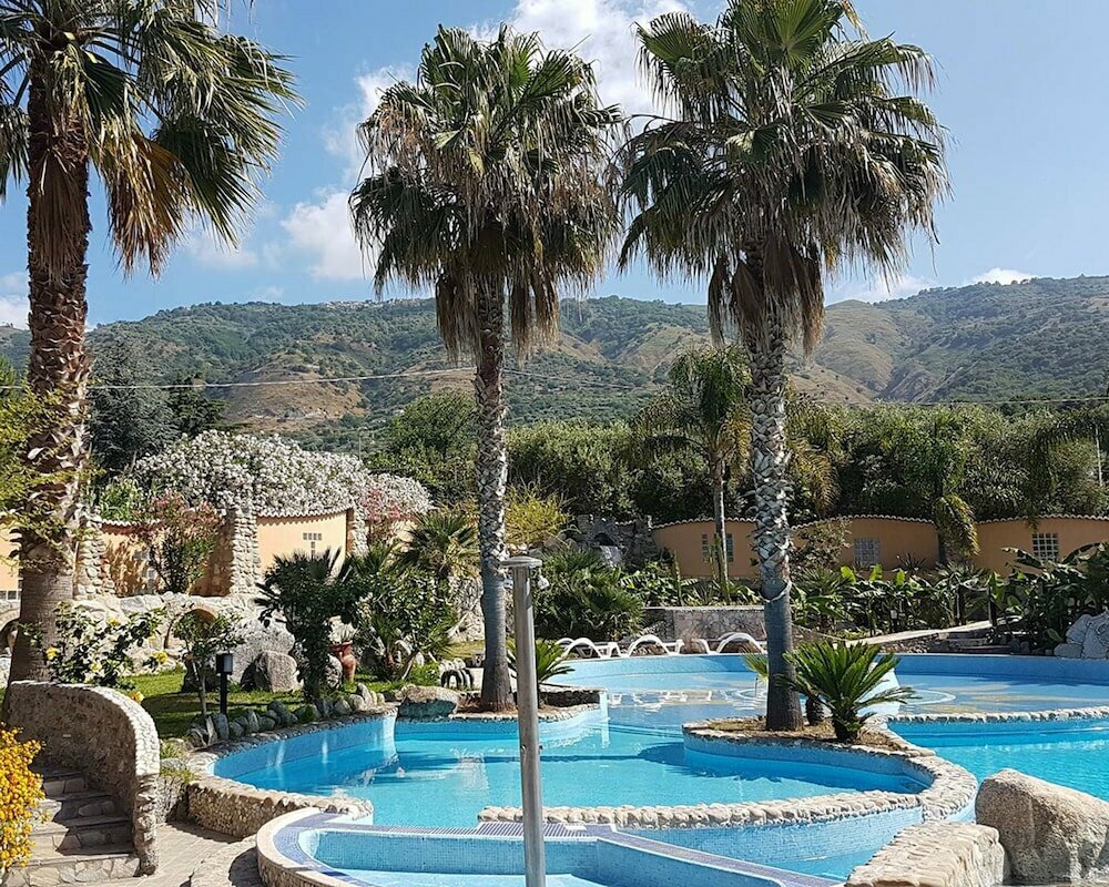 Cliffs Hotel
