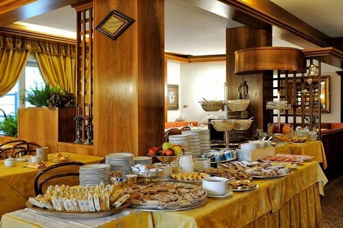 Hotel Touring, Забронировать Отель Пинцоло Мадонна-ди-Кампильо