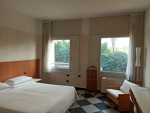 Residence Hotel Siloe, Забронировать Отель Милан Ломбардия, рядом с Больница Нигуарда
